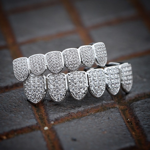 Bancroft Ave White Gold Grillz Set - Picture 2 of 3